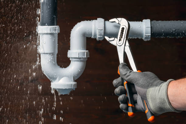 Professional Emergency Plumber technician working in Farmville, VA